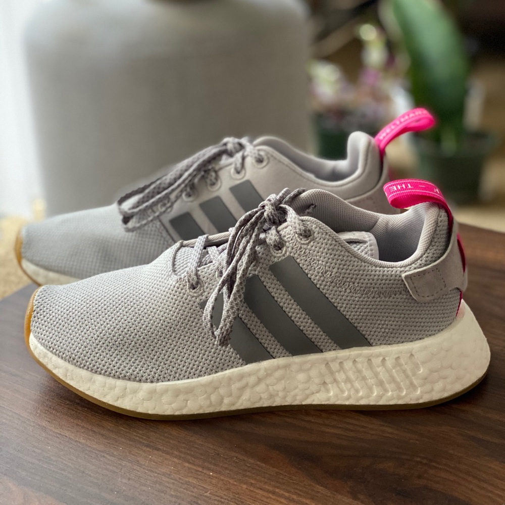 Adidas NMD R2 Grey/shock pink